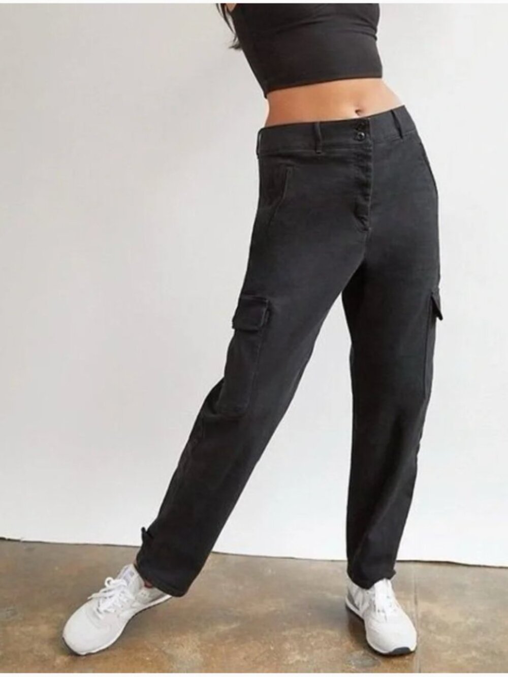 Aritzia Wilfred Free Modern Cargo Pants Black Tapered Leg Size 00 Highrise